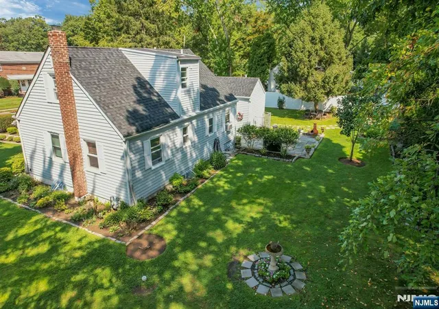 Photo 3 of Single family home for sale at 10 Knickerbocker Rd, Demarest, NJ 07627 | MLS# 26032740 | Listing updated on 2026-09-06