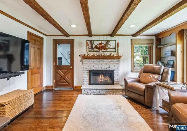 Photo 2 of Sale Pending at 59 Hickory Dr, Oakland, NJ 07436 | MLS# 26032756 | Listing updated on 2026-10-13
