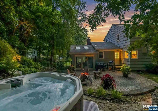 Photo 3 of Sale Pending at 59 Hickory Dr, Oakland, NJ 07436 | MLS# 26032756 | Listing updated on 2026-10-13