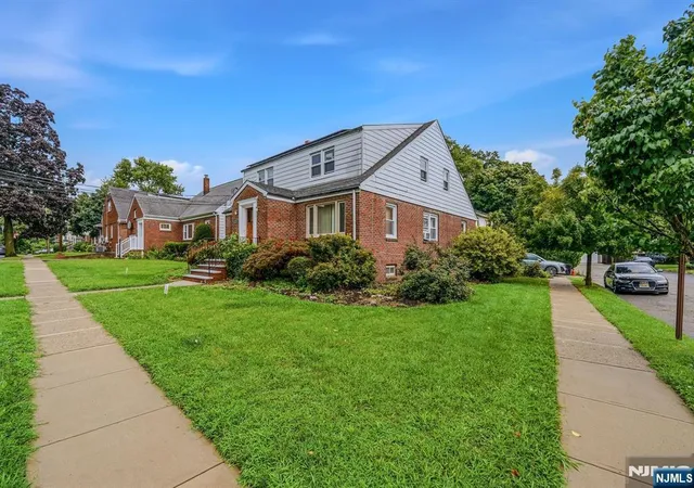 Photo 3 of Multi family home for sale at 98 Baldwin Pl, Bloomfield, NJ 07003 | MLS# 26032774 | Listing updated on 2026-09-12