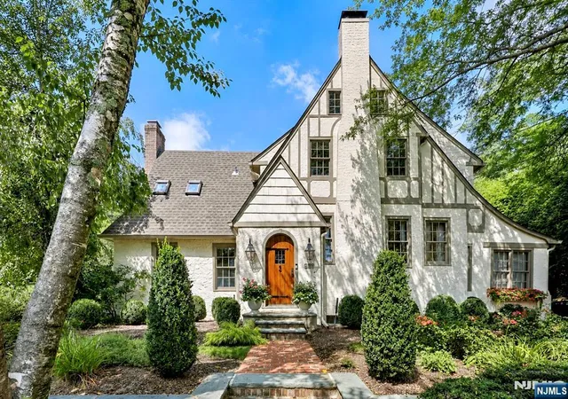 Photo 1 of Sale Pending at 402 Mountain Ave, Ridgewood, NJ 07450 | MLS# 26032777 | Listing updated on 2026-10-13
