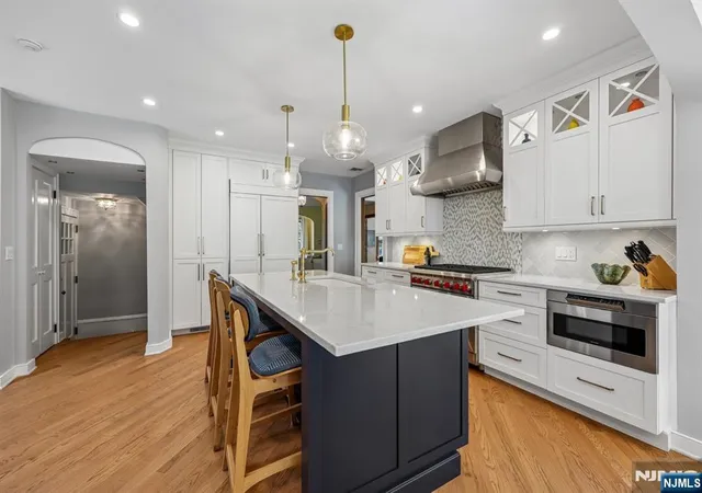 Photo 3 of Sale Pending at 402 Mountain Ave, Ridgewood, NJ 07450 | MLS# 26032777 | Listing updated on 2026-10-13
