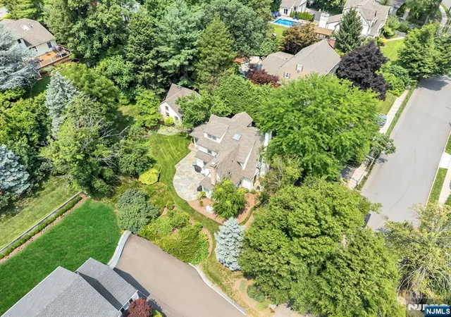 Photo 32 of Sale Pending at 402 Mountain Ave, Ridgewood, NJ 07450 | MLS# 26032777 | Listing updated on 2026-10-13