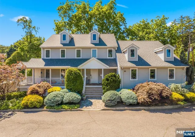 Photo 1 of Single family home for sale at 646 Teaneck Rd, Teaneck, NJ 07666 | MLS# 26032804 | Listing updated on 2026-09-01