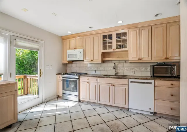 Photo 3 of Single family home for sale at 646 Teaneck Rd, Teaneck, NJ 07666 | MLS# 26032804 | Listing updated on 2026-09-01