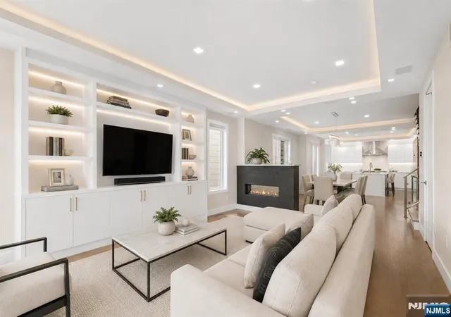 Photo 4 of Townhouse for sale at 506 Undercliff Ave, Edgewater, NJ 07020 | MLS# 26032844 | Listing updated on 2026-09-02