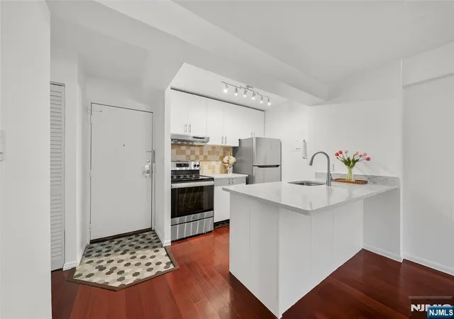 Photo 2 of Condo for sale at 333 Grand Ave #2M, Palisades Park, NJ 07650 | MLS# 26032848 | Listing updated on 2026-09-13