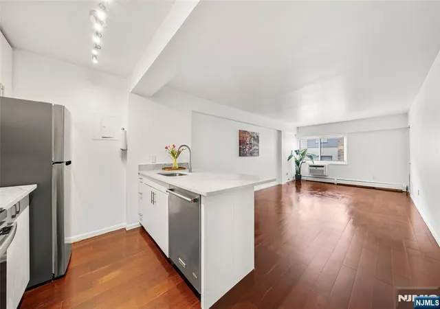 Photo 3 of Condo for sale at 333 Grand Ave #2M, Palisades Park, NJ 07650 | MLS# 26032848 | Listing updated on 2026-09-13