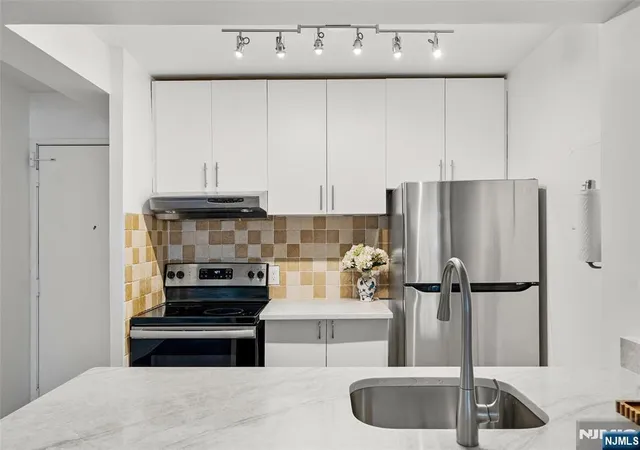 Photo 4 of Condo for sale at 333 Grand Ave #2M, Palisades Park, NJ 07650 | MLS# 26032848 | Listing updated on 2026-09-13