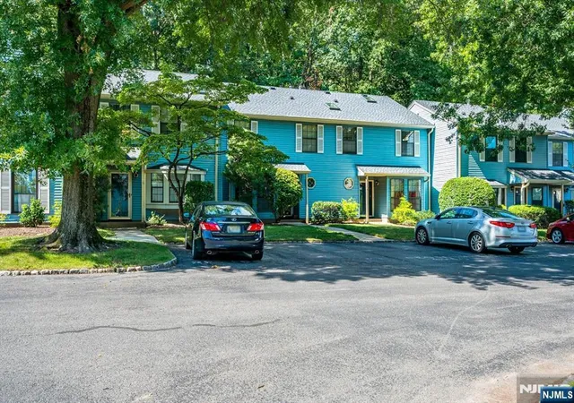 Photo 2 of Townhouse for sale at 1303 Timber Oaks Rd #1303, Edison, NJ 08820 | MLS# 26032861 | Listing updated on 2026-09-05