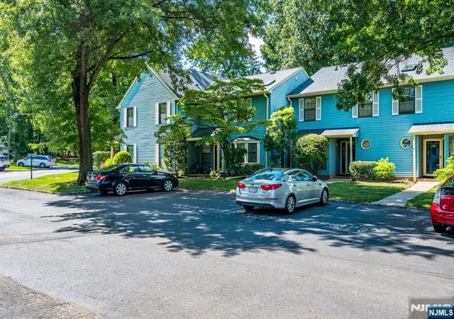 Photo 3 of Townhouse for sale at 1303 Timber Oaks Rd #1303, Edison, NJ 08820 | MLS# 26032861 | Listing updated on 2026-09-05