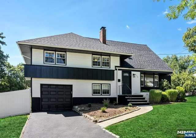Photo 2 of Single family home for sale at 858 Barbara Dr, Teaneck, NJ 07666 | MLS# 26032863 | Listing updated on 2026-09-10