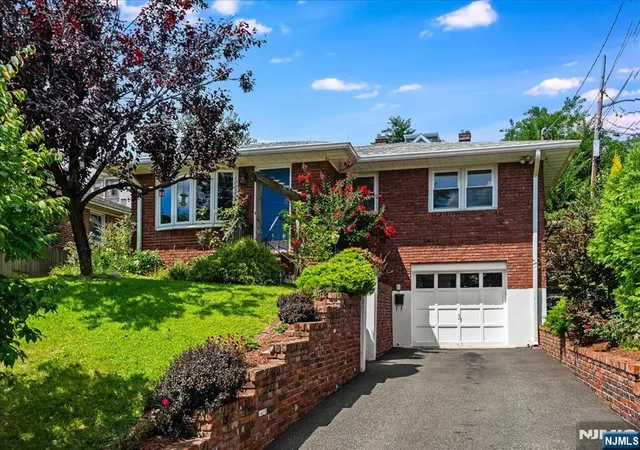 Photo 1 of Land for sale at 12 Francis Pl, Montclair, NJ 07042 | MLS# 26032923 | Listing updated on 2026-09-17