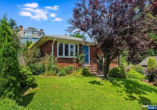 Photo 2 of Land for sale at 12 Francis Pl, Montclair, NJ 07042 | MLS# 26032923 | Listing updated on 2026-09-17
