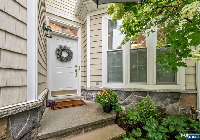 Photo 1 of Townhouse for sale at 4 Kingsley Evans Cir, Oakland, NJ 07436 | MLS# 26032946 | Listing updated on 2026-09-15