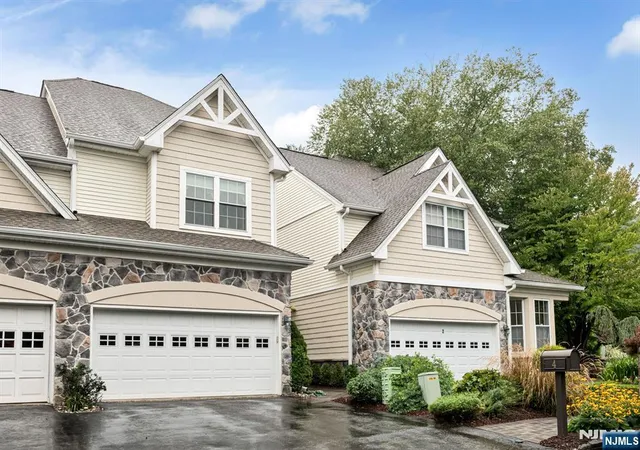 Photo 2 of Townhouse for sale at 4 Kingsley Evans Cir, Oakland, NJ 07436 | MLS# 26032946 | Listing updated on 2026-09-15