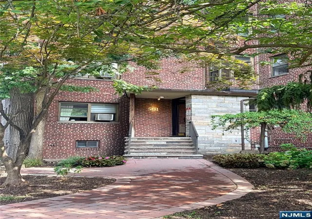 Photo 2 of Condo for sale at 501 Linwood Dr #2F, Fort Lee, NJ 07024 | MLS# 26032952 | Listing updated on 2026-10-04