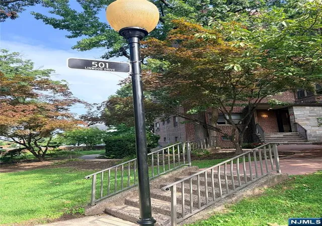 Photo 3 of Condo for sale at 501 Linwood Dr #2F, Fort Lee, NJ 07024 | MLS# 26032952 | Listing updated on 2026-10-04