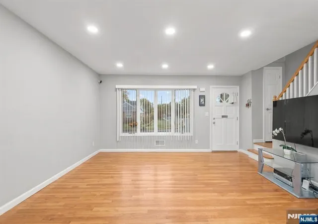 Photo 4 of Sale Pending at 92 Anderson Ave, Totowa, NJ 07512 | MLS# 26032961 | Listing updated on 2026-09-18