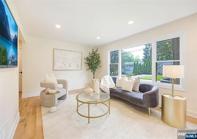Photo 4 of Sale Pending at 61 Mackay Ave, Waldwick, NJ 07463 | MLS# 26032967 | Listing updated on 2026-09-16