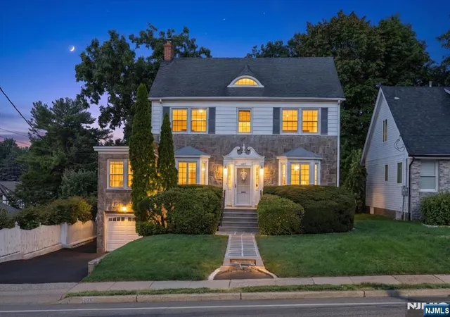 Photo 2 of Single family home for sale at 549 Lincoln Ave, Glen Rock, NJ 07452 | MLS# 26032970 | Listing updated on 2026-09-15