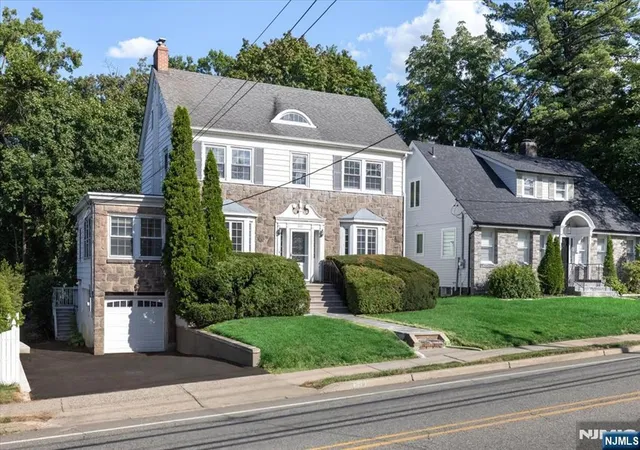 Photo 3 of Single family home for sale at 549 Lincoln Ave, Glen Rock, NJ 07452 | MLS# 26032970 | Listing updated on 2026-09-15
