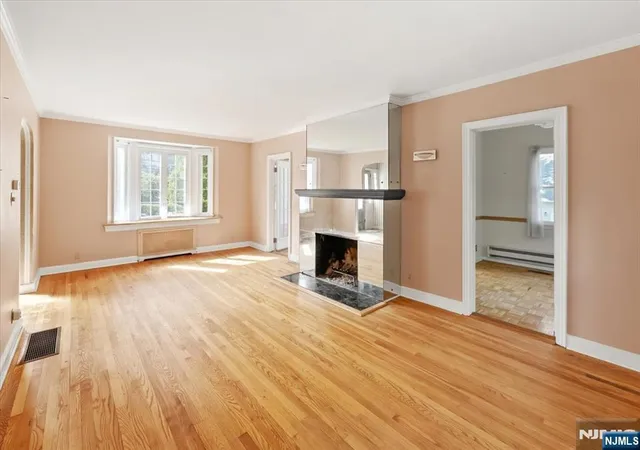 Photo 3 of Single family home for sale at 549 Lincoln Ave, Glen Rock, NJ 07452 | MLS# 26032970 | Listing updated on 2026-09-15