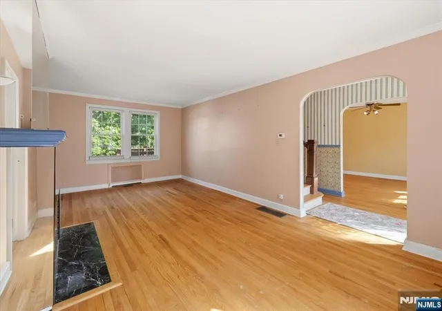 Photo 4 of Single family home for sale at 549 Lincoln Ave, Glen Rock, NJ 07452 | MLS# 26032970 | Listing updated on 2026-09-15