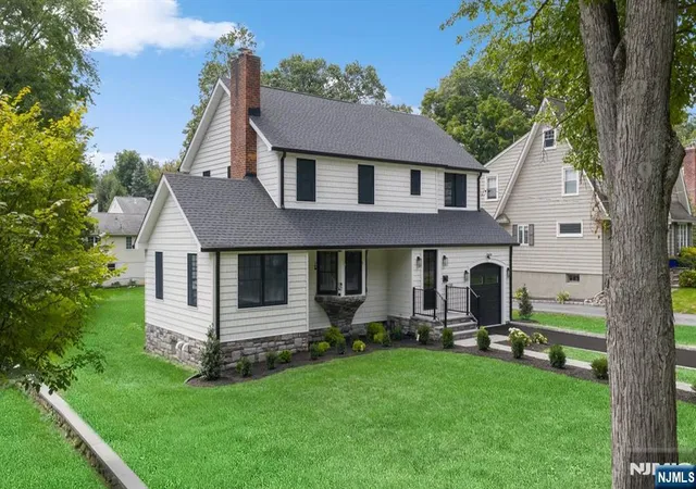 Photo 2 of Sale Pending at 220 Orchard Pl, Ridgewood, NJ 07450 | MLS# 26032982 | Listing updated on 2026-09-24