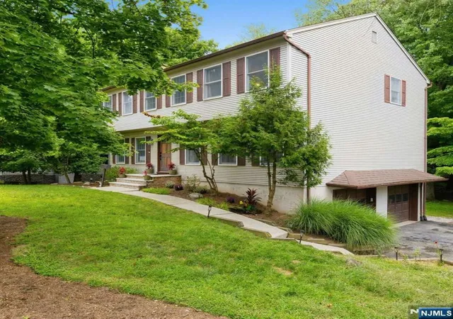 Photo 2 of Single family home for sale at 557 Westwood Ave, River Vale, NJ 07675 | MLS# 26033006 | Listing updated on 2026-09-13