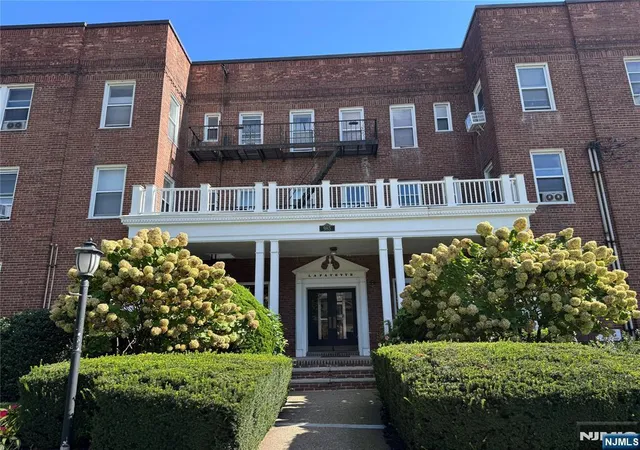 Photo 1 of Condo for sale at 985 Teaneck Rd #3K, Teaneck, NJ 07666 | MLS# 26033011 | Listing updated on 2026-10-07