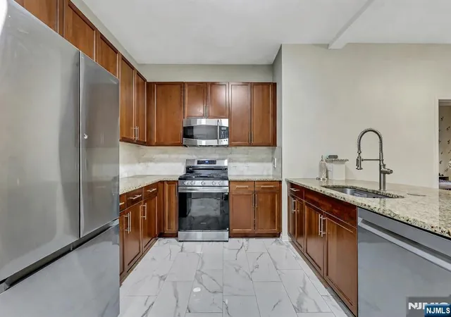 Listing Photo 4 - Condo for sale in building located at 1109 Riverview Ave, Englewood, NJ 07631 - Unit #109