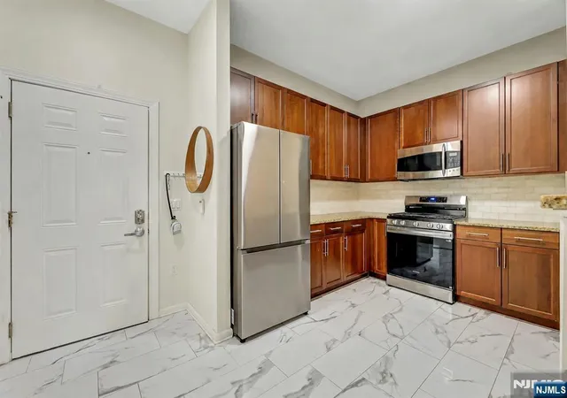 Listing Photo 5 - Condo for sale in building located at 1109 Riverview Ave, Englewood, NJ 07631 - Unit #109