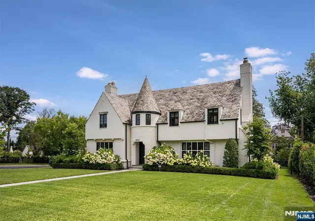 Photo 1 of Sale Pending at 495 Ridgewood Ave, Glen Ridge, NJ 07028 | MLS# 26033068 | Listing updated on 2026-09-17