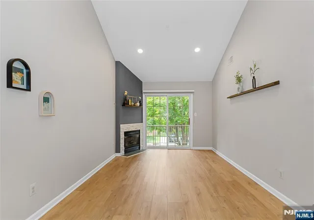 Listing Photo 4 - Condo for sale in building located at 314 Cambridge Dr, Butler, NJ 07405 - Unit #70
