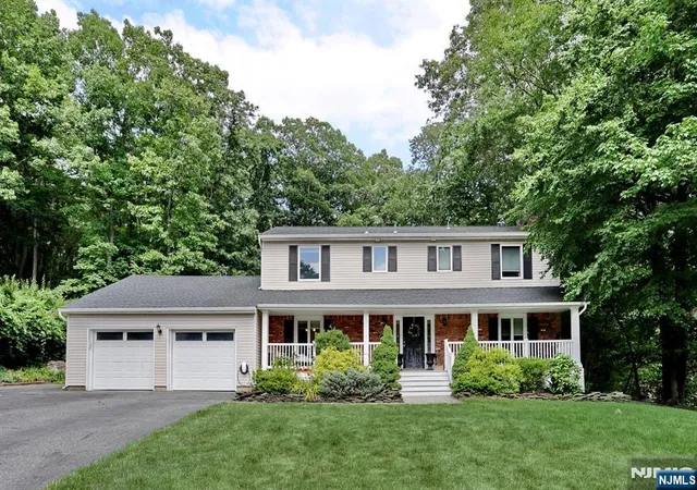 Photo 2 of Single family home for sale at 8 Northgate Park, Ringwood, NJ 07456 | MLS# 26033075 | Listing updated on 2026-09-17