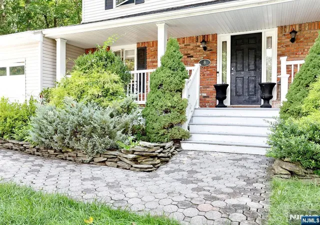 Photo 3 of Single family home for sale at 8 Northgate Park, Ringwood, NJ 07456 | MLS# 26033075 | Listing updated on 2026-09-17
