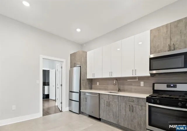 Photo 4 of Sale Pending at 21 Hancock Ave #3, Jersey City, NJ 07307 | MLS# 26033077 | Listing updated on 2026-10-05