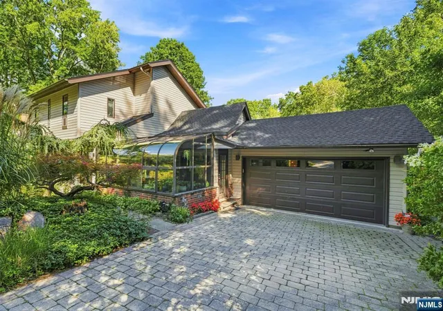 Photo 3 of Sale Pending at 343 Sunset Rd, Pequannock Township, NJ 07444 | MLS# 26033127 | Listing updated on 2026-10-01