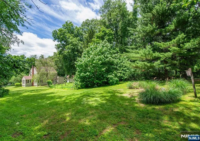 Photo 4 of Single family home for sale at 169 Shongum Rd, Denville Township, NJ 07834 | MLS# 26033131 | Listing updated on 2026-09-13