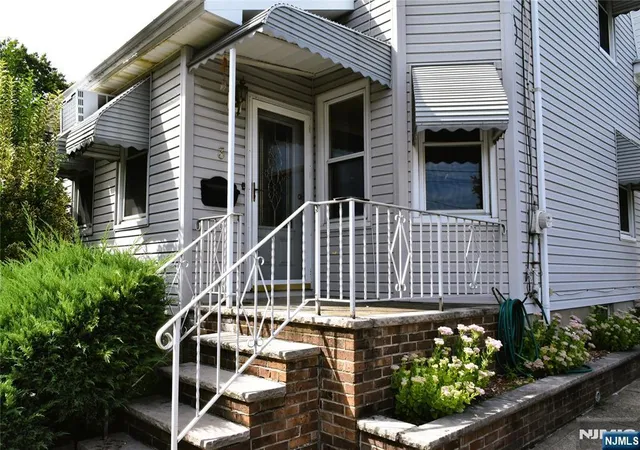 Photo 2 of Single family home for sale at 3 Linden Ave, Elmwood Park, NJ 07407 | MLS# 26033139 | Listing updated on 2026-09-18