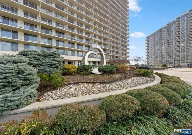 Photo 1 of Condo for sale at 1530 Palisades Ave #9G, Fort Lee, NJ 07024 | MLS# 26033190 | Listing updated on 2026-09-23