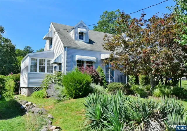 Photo 1 of Single family home for sale at 12 Woodside Ave, Hawthorne, NJ 07506 | MLS# 26033196 | Listing updated on 2026-09-17