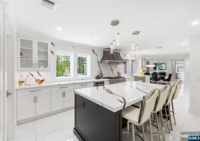 Photo 4 of Single family home for sale at 315 Freemans Ln, Franklin Lakes, NJ 07417 | MLS# 26033210 | Listing updated on 2026-09-13