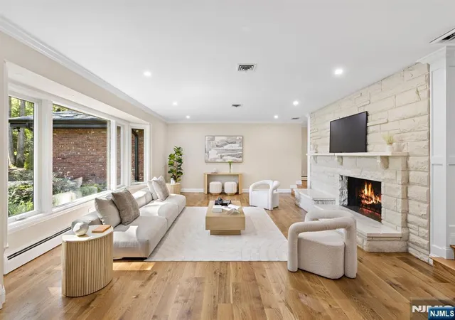 Photo 2 of Single family home for sale at 17 Deerhill Dr, Ho Ho Kus, NJ 07423 | MLS# 26033213 | Listing updated on 2026-10-08