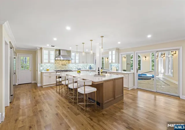 Photo 3 of Single family home for sale at 17 Deerhill Dr, Ho Ho Kus, NJ 07423 | MLS# 26033213 | Listing updated on 2026-10-08