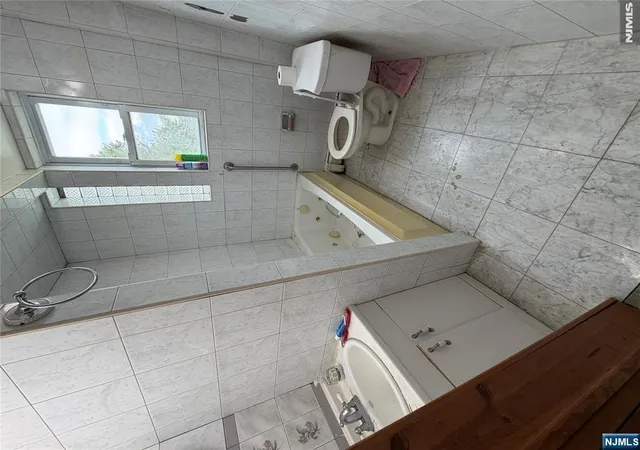 Photo 3 of Single family home for sale at 709 Stuyvesant Ave, Lyndhurst, NJ 07071 | MLS# 26033215 | Listing updated on 2026-09-02