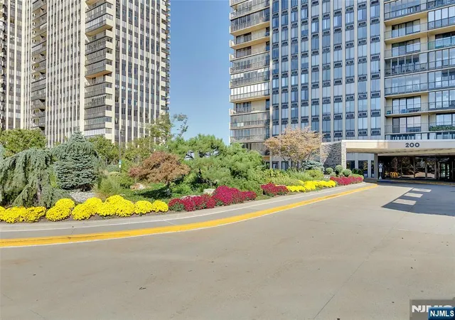 Photo 3 of Condo for sale at 200 Winston Dr #2207, Cliffside Park, NJ 07010 | MLS# 26033224 | Listing updated on 2026-09-09