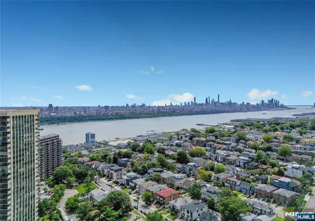 Photo 4 of Condo for sale at 200 Winston Dr #2207, Cliffside Park, NJ 07010 | MLS# 26033224 | Listing updated on 2026-09-09