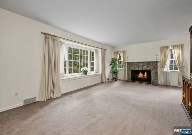 Photo 2 of Sale Pending at 401 Hamilton Rd, Ridgewood, NJ 07450 | MLS# 26033239 | Listing updated on 2026-10-13